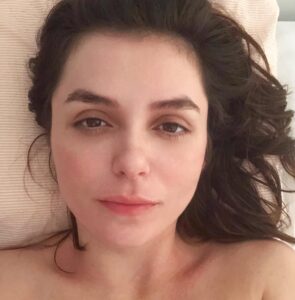 Actress Monica Iozzi HD Instagram Photos and Wallpapers August 2021