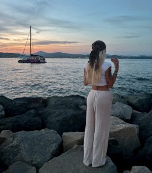 Montaine Mounet Instagram - Le temps d’un instant je me suis prise pour Jack Sparrow 🏴‍☠️ 
•
•
•
•
•
•
#picoftheday #love #girl #summer #sainttropez #sainttropezstyle #summertime #summervibes