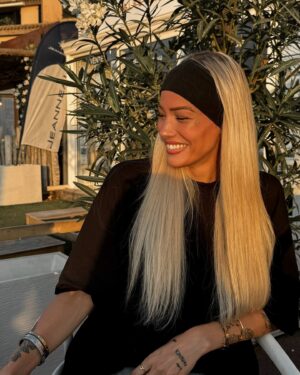 Montaine Mounet Instagram - Je ne savais pas laquelle choisir, alors j’ai mis les 4 🖤🦋 
•
•
•
•
•
#picoftheday #love #girl #france #southoffrance #sainttropez #summer