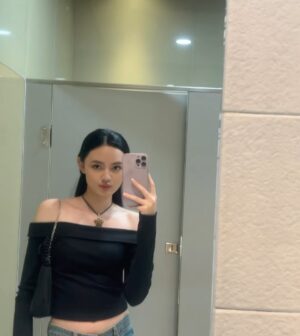 Montserrat Gizelle Instagram - 🐈‍⬛🥀