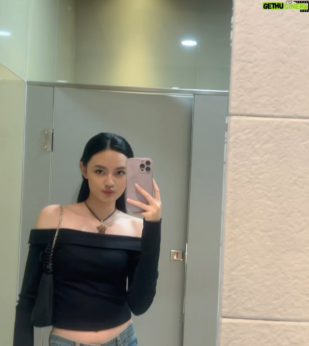 Montserrat Gizelle - 59.9K Likes - 🐈⬛🥀