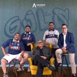 Monty Tiwa Instagram - AMADEUS SINEMAGNA FILM SLATE ANNOUNCEMENT

Setelah film Mendadak Dangdut dengan jalan cerita yang mengandung unsur kriminal, komedi dan koplo, kami bertanya-tanya: apa masih bisa lebih absurd dari ini? 

Akhirnya setelah melalui proses perenungan panjang (kurang lebih 5 menit), maka sebagai judul kedua dari empat produksi Amadeus tahun ini, kami menjalin tali silaturahmi dengan trio komedi GJLS (@gjlsentertainment ). 

Film ini berkisah tentang kekompakan 3 bersaudara dalam menggagalkan niat ayah mereka untuk kawin lagi yang bisa berujung pada perpecahan keluarga dan minimnya pembagian warisan. 

Ini merupakan langkah perdana @hifdzikhoir , @anantarispo , dan @rigensih membawa komedi khas mereka ke medium layar lebar bersama penulis dan sutradara @montytiwa .

Ketika ditanya tentang target apa yang ingin dicapai oleh judul ini, Monty menjawab "Tidak muluk-muluk dulu, asalkan kami tidak disomasi oleh penonton yang masih ingin menggunakan akal sehat, itu sudah melegakan."

GJLS saat ini masih dalam tahap penulisan skenario dan pencarian cast yang tepat untuk menemani Rispo, Rigen dan Hifdzi. 

#FilmGJLS #MontyTiwa #AmadeusSinemagna #GJLS #BioskopIndonesia