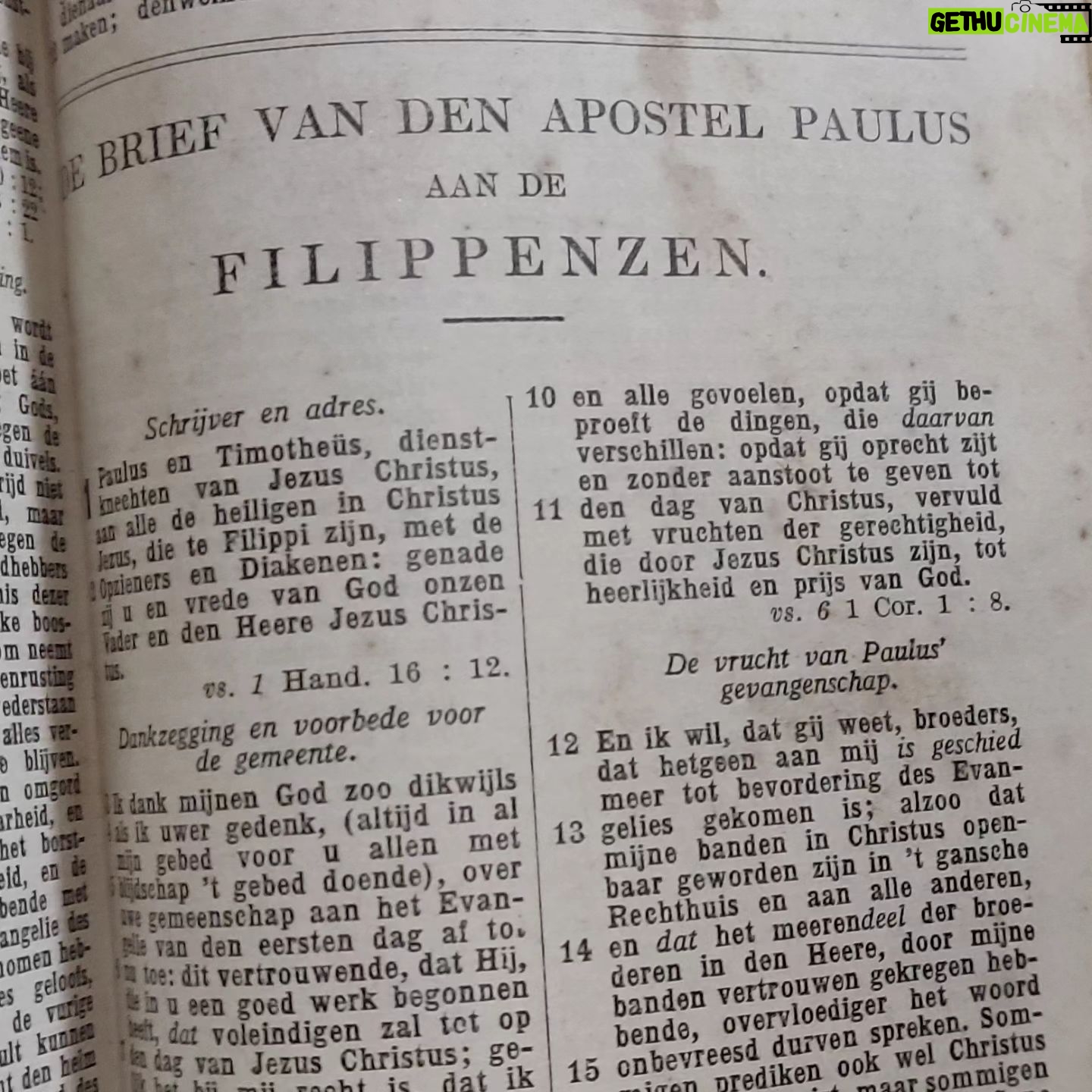 Monty Tiwa - 1K Likes - Menemukan Alkitab Belanda dari pernikahan Opa dan Oma saya yg menikah di bulan November tahun 1939. (Horonius Seba dan Maria Charlotte Kansil).
Alkitab yg dicetak di Amsterdam thn 1935, sudah lebih tua usianya dari Republik Indonesia dan menjadi saksi bisu dari gerakan penginjilan Zending oleh pemerintahan Hindia Belanda di masa pra kemerdekaan.