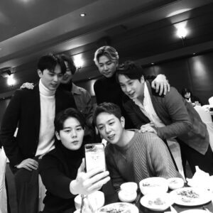Moon Jun-young Instagram - 뭘하든 , 항상 행복하게 웃어❤️