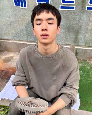 Moon Woo-jin Instagram - 🤭🤭🤭
덥고 습하고 비오고 날씨가 난리난 하루💦