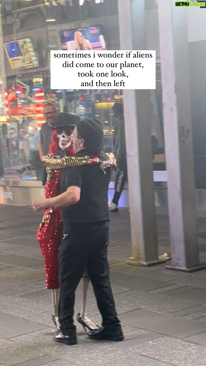 Morgxn - 3 Likes - they came. they saw. they walked away 🤣
👽👾🛸💀
.
.
.
.
.
.
.
.
.
.
.
.
.
#nyc #nycmeme #streetperformer #streetartist #dancing #wtf #relateable #alien #timessquare