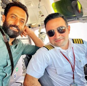 Mostafa Zamani Instagram - 👨‍✈️
پیش به سوی 🛫 مشهد
#مصطفی_زمانی#مصطفی#بازیگر#بازیگران#هنر#هنرمند#هنرمندان#هنرمندان_ایرانی#ایرانی#هواپیما#اکسپلور#عکس#مشهد#پرواز#mostafazamani#mostafa#mustafa#actor#actors#art#artist#artists#famous#celebrity#star#fly#popular#instagram#airplane#explore