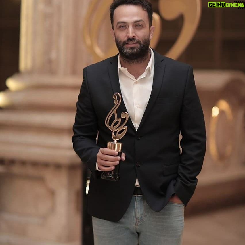 Mostafa Zamani - 12K Likes - .
تندیس حافظ🏆 بهترین بازیگر مرد درام تلویزیون برای بازی در "سریال نهنگ آبی"
بیستمین جشن تلویزیونی و سینمایی "حافظ"
شنبه ۲۵ مرداد ماه ۱۳۹۹
#مصطفی_زمانی#مصطفی#زمانی#بازیگر#بازیگران#هنرمند#هنرمندان#هنرمندان_ایرانی#ایرانی#چهره#سریال#عکس#جشن#حافظ#mostafazamani#mostafa#mustafa#actor#actors#art#artist#artists#famous#celebrity#photo#instagram#like4like#star#superstar#popular