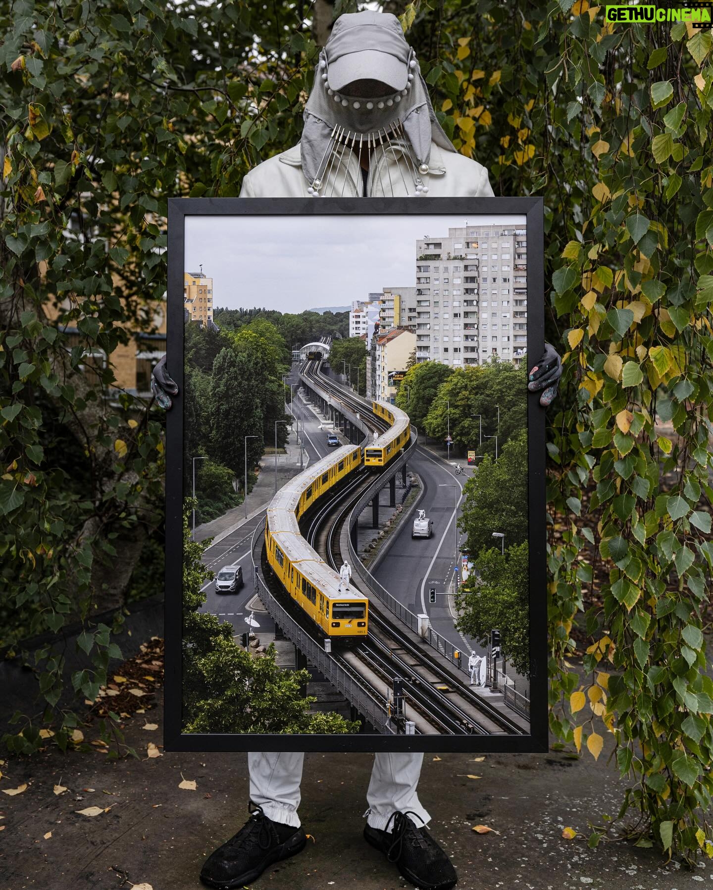 Mr. Paradox Paradise - 5.4K Likes - Last weeks to order the Print🎁 and caps.
After that the shop will be closed, probably until the beginning of summer.
Link in bio
Thanks for the support 🙏
———————————————
find out all the details of the print
Paradox multiverse 1.0
61cm x91cm
Limited edition
300 pcs signed & numbered
Shipped with gloves and certificate
Sold around 200 now🙏
Shipping 3 times a week &world wide if possible .
———————————————
@marcel_travels 📸
—————————————