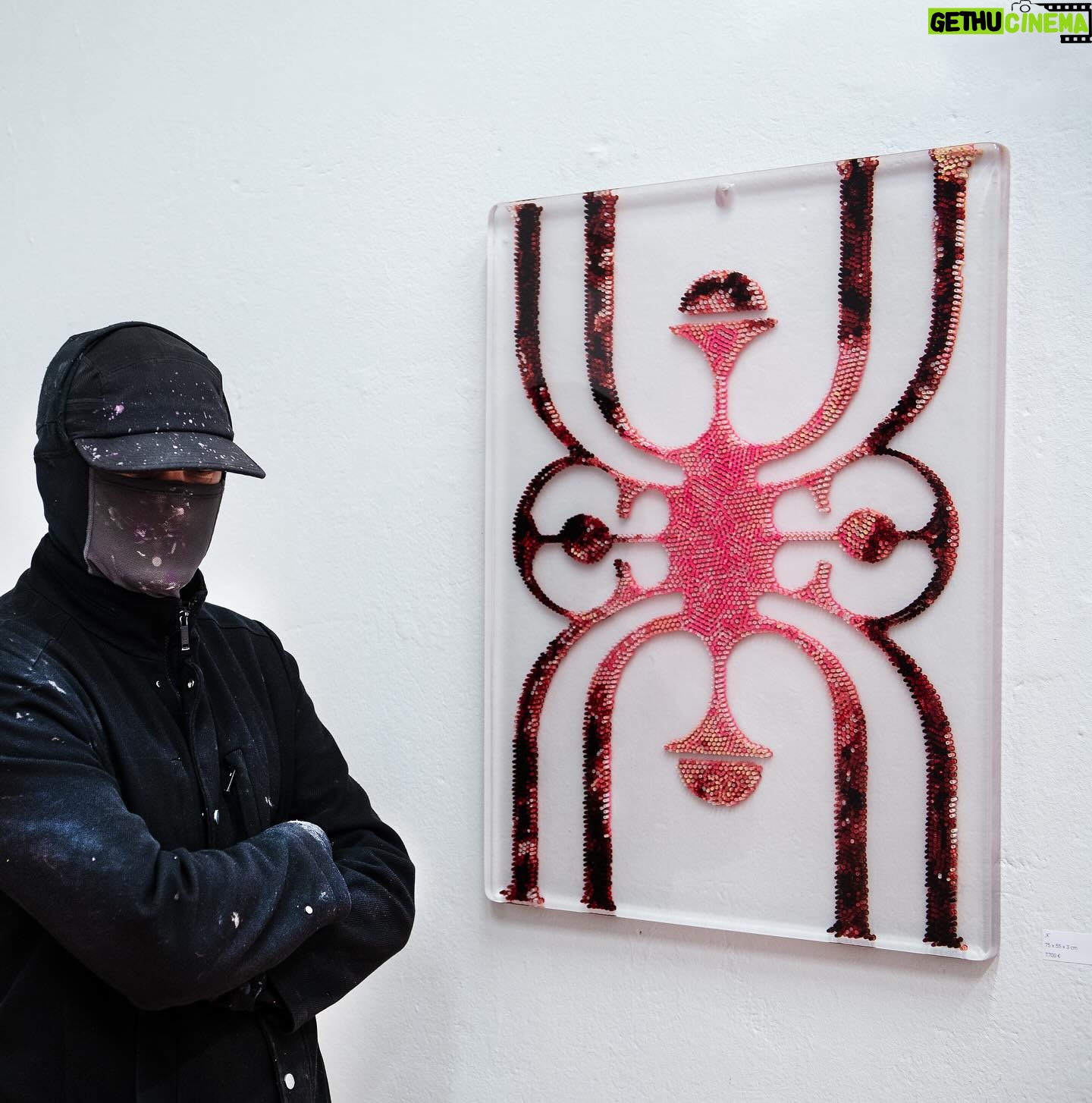 Mr. Paradox Paradise - 5K Likes - Exhibition tomorrow
„Ornaments“
@galerie.grolman
————————————
@nikakramer 📸
————————————
#berlin #gallery #art #resinartwork