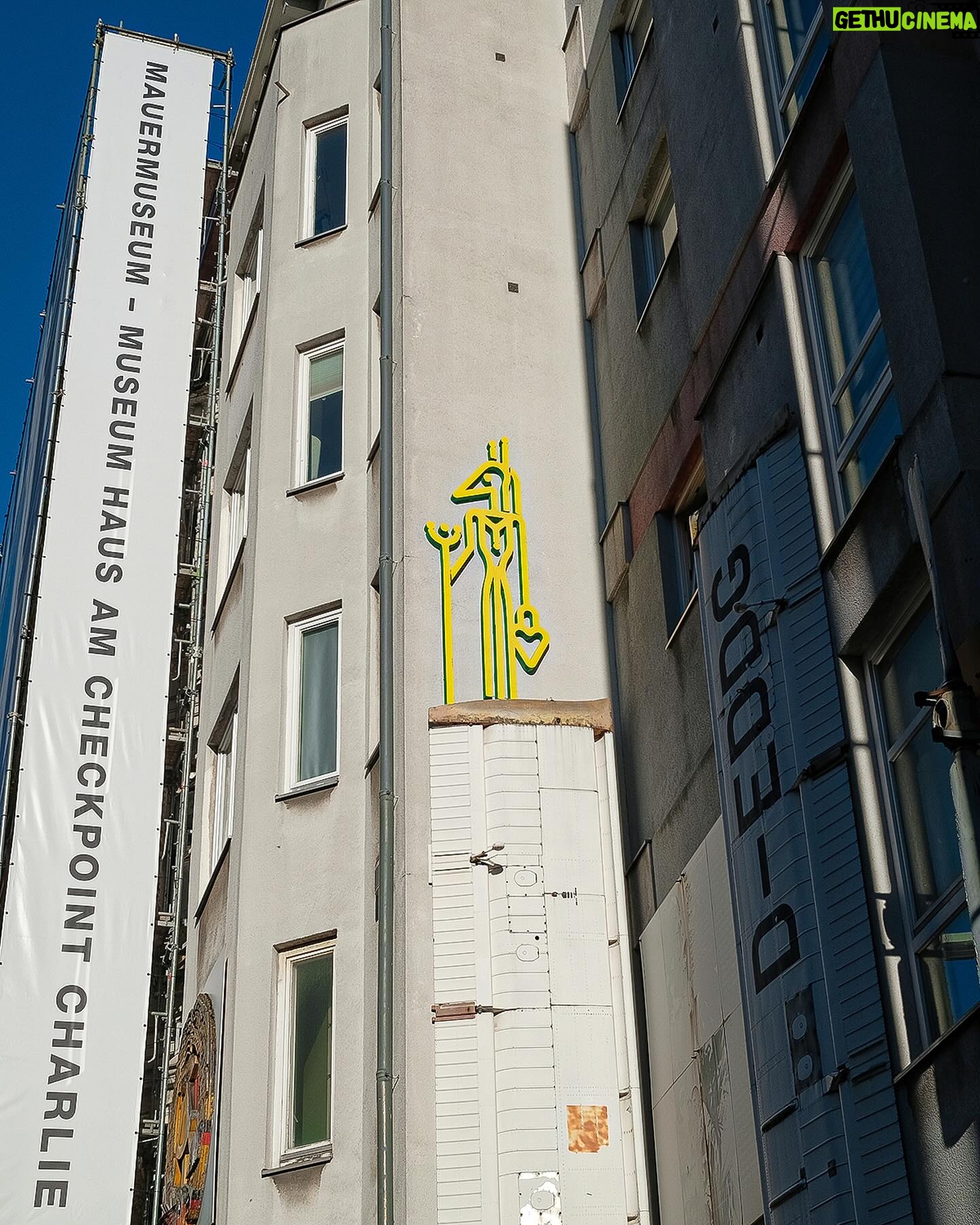 Mr. Paradox Paradise - 6K Likes - Installation/checkpoint Charlie
Destroyed/removed.
—————————————————
