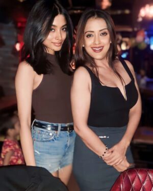Mrinalini Chatterji Instagram - Siblings.
You hv grown up .. time flies... u will remain baby to me just like Pukai..... belated Happy birthday Mia 🎂 
❤
❤
❤
#family #sister #siblinglove #elder #younger #bengalibeauty #grownup