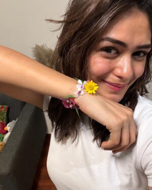 Mrunal Thakur Instagram - Living in a Pinterest board 🪄🧸🎀