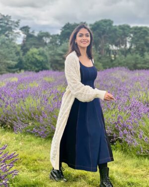 Mrunal Thakur Instagram - Dear me,

Love yourself a little bit more than yesterday. 
Make yourself a priority. 
Chase your goals. 
Be grateful for the things you have. 
Be proud of yourself. 
You are a sparkling star, you are your own rainbow. 
Celebrate yourself as always (in a lavender field)
🪻🪻🪻

#edinburgh #lavender #love