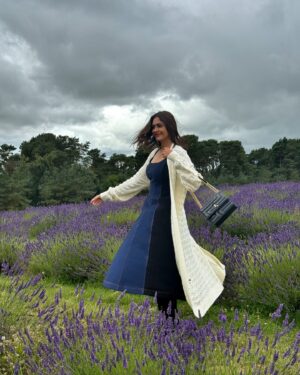 Mrunal Thakur Instagram - Dear me,

Love yourself a little bit more than yesterday. 
Make yourself a priority. 
Chase your goals. 
Be grateful for the things you have. 
Be proud of yourself. 
You are a sparkling star, you are your own rainbow. 
Celebrate yourself as always (in a lavender field)
🪻🪻🪻

#edinburgh #lavender #love