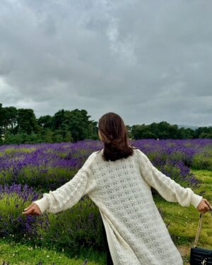 Mrunal Thakur Instagram - Dear me,

Love yourself a little bit more than yesterday. 
Make yourself a priority. 
Chase your goals. 
Be grateful for the things you have. 
Be proud of yourself. 
You are a sparkling star, you are your own rainbow. 
Celebrate yourself as always (in a lavender field)
🪻🪻🪻

#edinburgh #lavender #love
