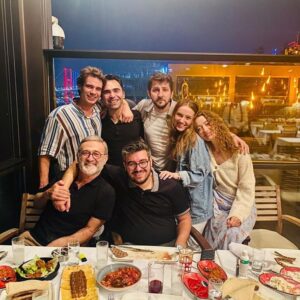 Müfit Kayacan Instagram - Işıl ışıl bir ekip güzel bir gece Aile şirketi değil bu bir aile yemeği☺️🌷👍