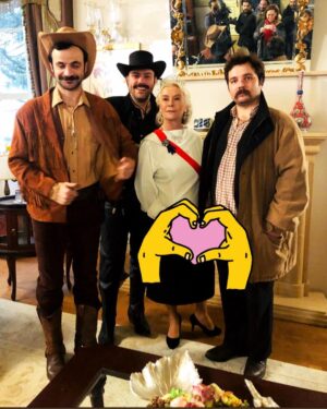 Muharrem Türkseven Instagram - Muhteşem 4’lü ❤️😂🙏🎈
#istanbullugelin 
@bademcisalih 
@ipekbilginipek 
@guvenyadamurat 
#photography by @zeyntann ❤️
