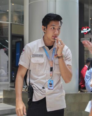 Munggaran Instagram - pura pura kerja itu gapapa, 
yang gak boleh itu pura pura sayang..
