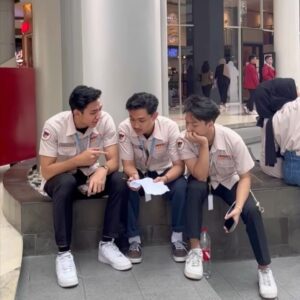 Munggaran Instagram - pura pura kerja itu gapapa, 
yang gak boleh itu pura pura sayang..