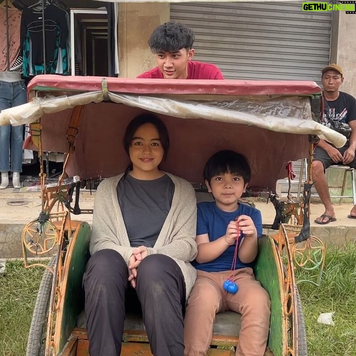 Munggaran - 26.4K Likes - gue Ratman, peran gue disini tidak jauh dari gendong menggendong… yaa dari body, muka, tugas, 11/12 lah sama superman… ratman? superman?🦸♂️
sampai bertemu Ratman di bioskop nanti! #Comingsoon2023 #Khanzab