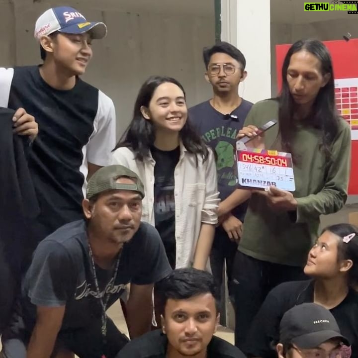 Munggaran - 26.4K Likes - gue Ratman, peran gue disini tidak jauh dari gendong menggendong… yaa dari body, muka, tugas, 11/12 lah sama superman… ratman? superman?🦸♂️
sampai bertemu Ratman di bioskop nanti! #Comingsoon2023 #Khanzab
