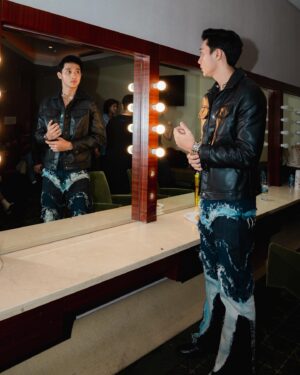 Munggaran Instagram - Blue night at Gala Premiere Jin & Jun! 19 April 2023 on Cinema!

Wardrobe: @khantikamdem @kamdem.official 
Stylist: @nacyaak 
Photographer: @snap.nuel 
MUA: @byeliciapj