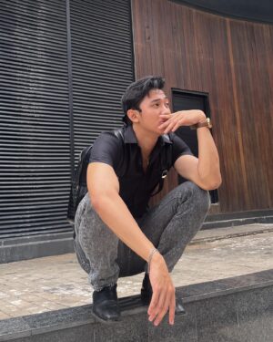 Munggaran Instagram - gak berasa udah 21 tahun jadi gemini, harapannya gak neko-neko, cuma pengen gemini dipandang baik sama masyarakat…….

atau minimal ganti zodiak lah.