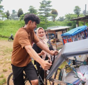 Munggaran Instagram - gimana hari pertama nya? sudah ada yang bertemu Ratman & Rahayu di bioskop?😅 #khanzab