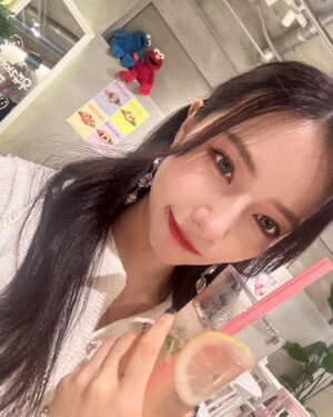 Murase Sae Instagram - #dailylook

Would you like Cookie..??🍪💕

来週入る新作のトップスは、ダイヤパターンのデザインにビジュー付きで可愛いの!!😻💎
tops▶︎8/9 White/Gray
@andgeebee_official
#fashion #ootd #cafe #ANDGEEBEE #쿠키 #🍪