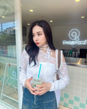 Murase Sae Instagram - #dailylook
会議、無事終了😛✌🏻
8月は新作が豊富です!!!!!お楽しみにっ😉🤍
@andgeebee_official
tops▶︎8/23
denim▶︎8/9
bag▶︎8/16
ムートンバッグが登場🧸👜❤️もうAW〜😳🫶🏻
#fashion #ootd #ANDGEEBEE #AW