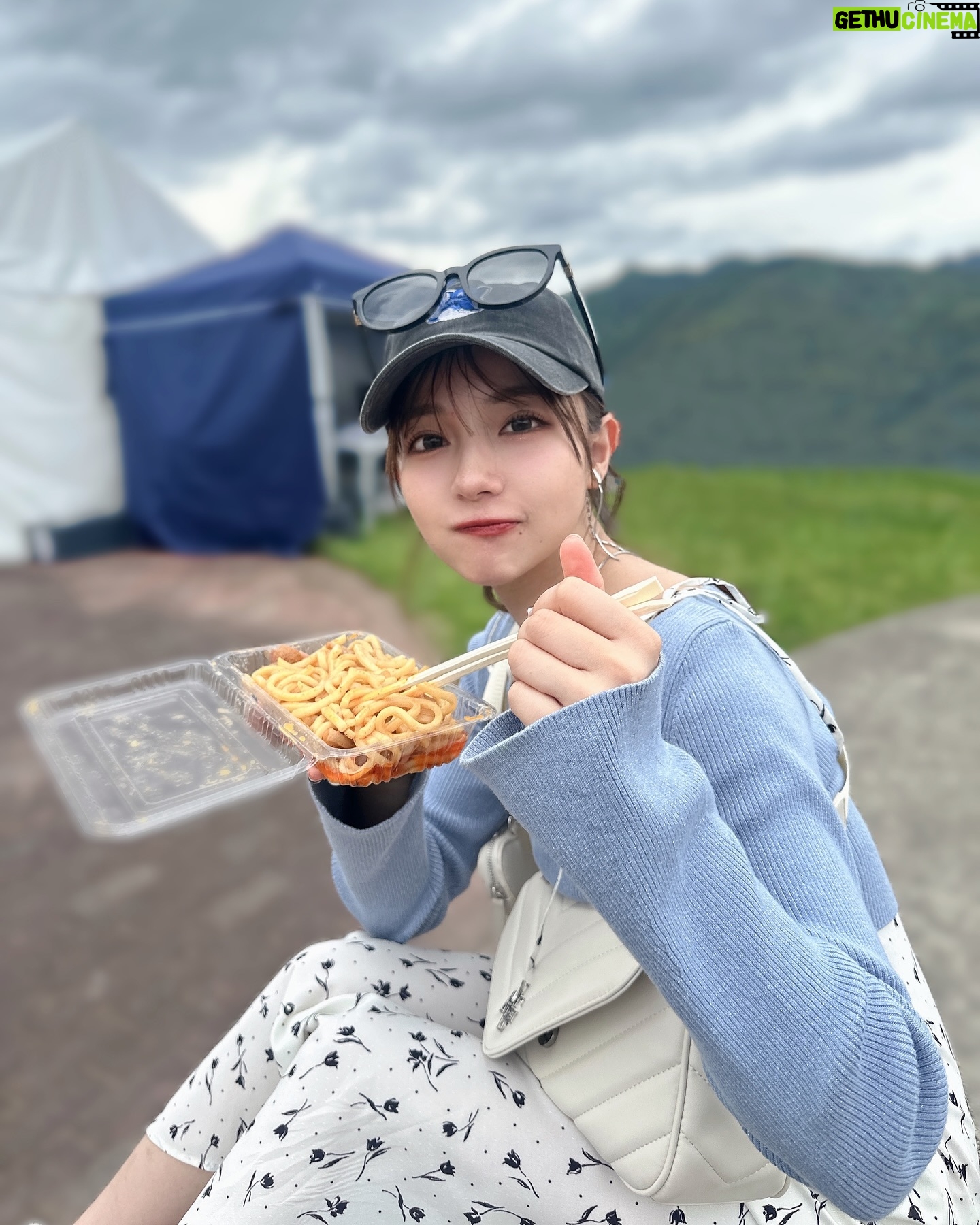 Murase Sae - 3 Likes - #dailylook 弟を連れ回した🚗😀👌🏻 2人でドライブなのに、家族旅行の名残りで私はいつも後部座席に座っちゃう😹みんなも自分の指定の位置とかあるのかな??
⚠︎ご覧の雲行きの通り、この後大雨が降りました😃