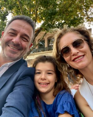 Murat Aygen Instagram - Hepinmiz için güzel bir hafta olsun #nillehayatbambaşka  @nihanasliaygen ❤️❤️