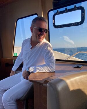Murat Aygen Instagram - Beyaz renkle ilgili düşüncelerinizi alayım.