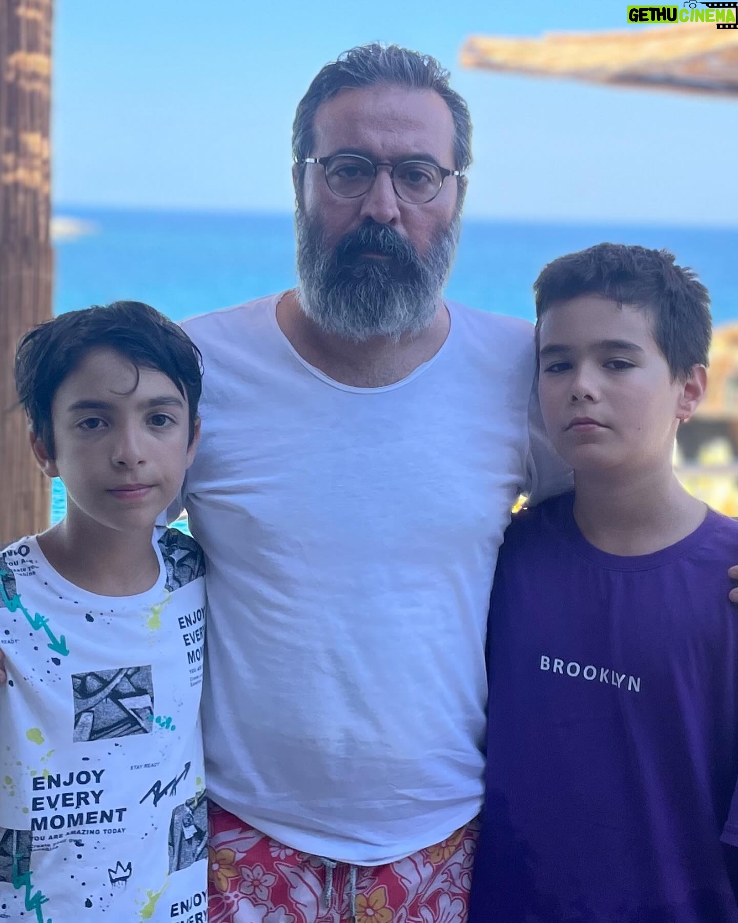 Mustafa Üstündağ - 33.8K Likes - Ben Türkiye Cumhuriyeti vadandaşı olduğumu ispatlayamadığım gibi , yeğenim ve evladım 10 yaşında olduklarınıda ispatlayamadım.
Bu çocukların 18 yaşında olduğunu ispatlayan herkese tam altımı vereceğim.
İnanmayan isviçreli bilim adamlarına başvursun
@tckulturturizm