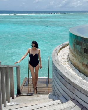 Myolie Wu Instagram - It’s nearly the end of summer, let’s catch the tail of it!! 👙🩱🤿
Btw which color of the swimsuit you like? 🤍💚🖤
#summer
#swimsuit
#snapphotostudiomaldives