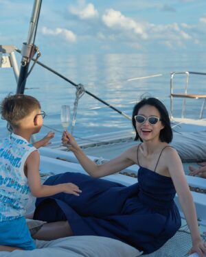 Myolie Wu Instagram - We went on a sunset dolphin cruise but, instead of finding dolphins (which we saw from far away), we struck lucky and came across a pod of 4 pilot whales suddenly swimming near us! Even the boat crew were excited as they rarely see them! 😱🐳🥰
@hakkaphil 
@patinamaldives 
@travelchannelhongkong 
#patinamaldives 
#pilotwhale
#snapphotostudiomaldives
