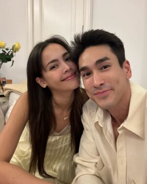 Nadech Kugimiya Instagram - 🌼🌾Yellow Bloosomic Lover🌾💛

#Iloveyoubabe💍
#1june2023 
#1yearhasbeenquick