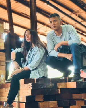 Nadia Aqilah Instagram - Uwais & Hasnah, the only two in their family. Survivors and warriors of their own. 

Tak pernah jemu berkongsi rasa dengan dia ni. Ada je akalnya, sama2 kami saling lontarkan apa yang boleh kita buat to have fun for the character. Thank you @beto_kusyairy for always 🫶🏽 Banyak lagi boleh kita buat sama2, InsyaAllah! 

#filemAbang by @layar_pictures.