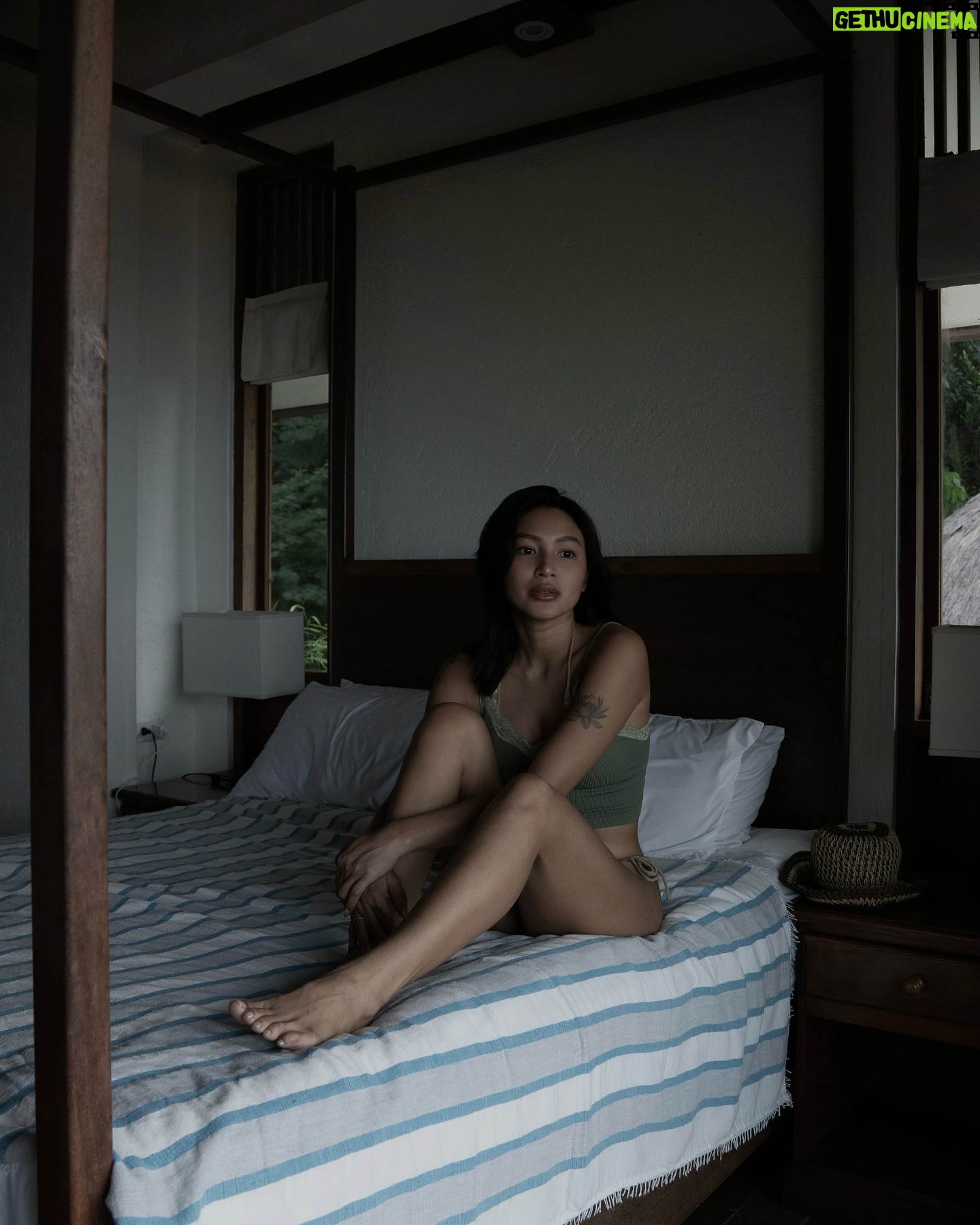 Nadine Lustre - 571.1K Likes - If it feels like a dream, then it is one.