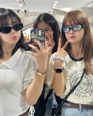 Nam Bo-ra Instagram - 동생들이 시켜준 효도여행🩷 
10년 전엔 내가 애들 데리고 여행갔었는데
이제 다 커서 언니 여행도 시켜주고😍
멋있눈 동생들❣️

고마워~!
정말 행복했지 뭐야😆💕