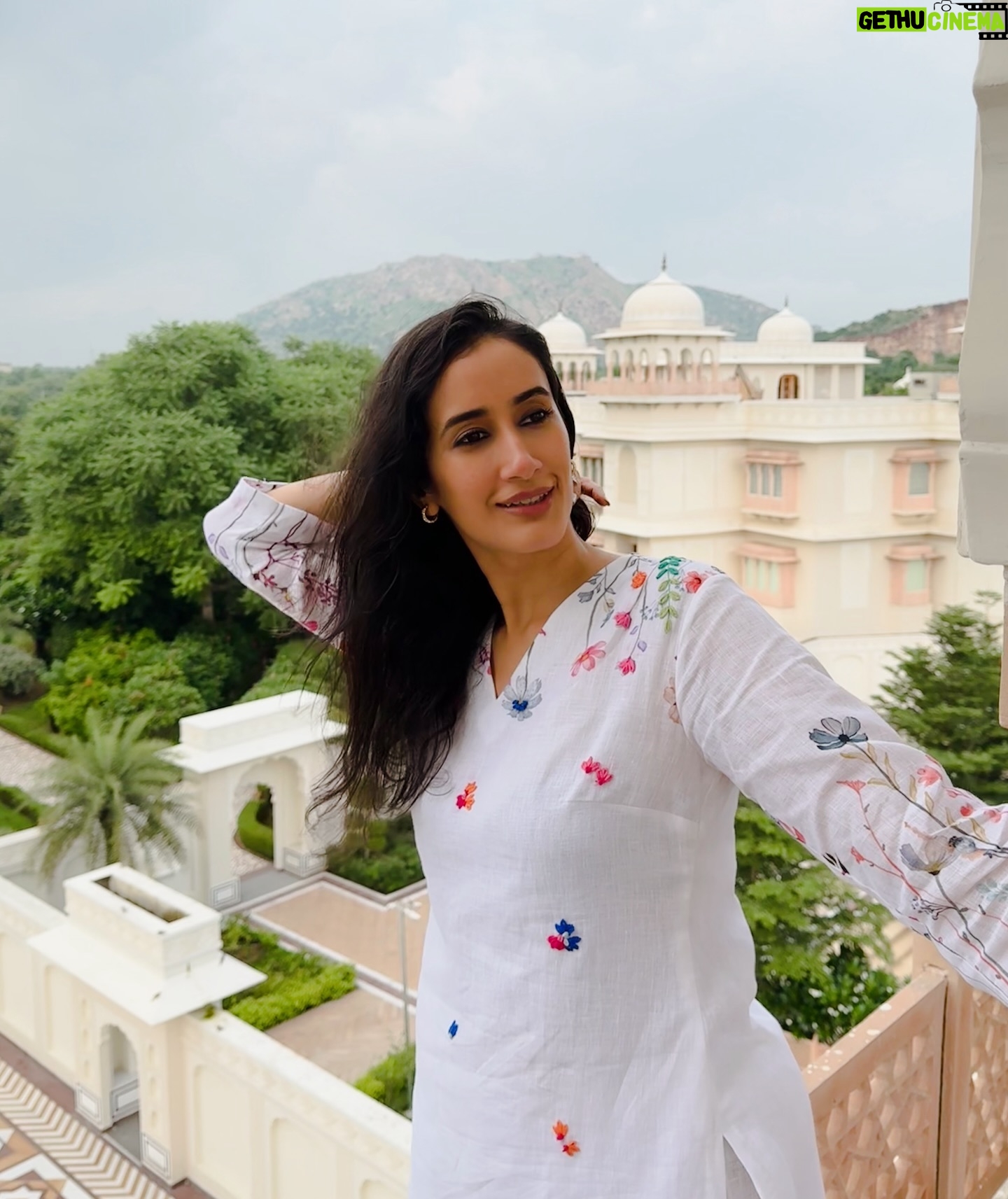Namita Dubey - 36.7K Likes - A dip, a stroll, some searing clarity in the air & just unlaboured foliage all around. What more🦚 can I want!
Host and palatial Home @mementosbyitchotels_jaipur ✨
PR @khyathisolutions ✨
#hosted