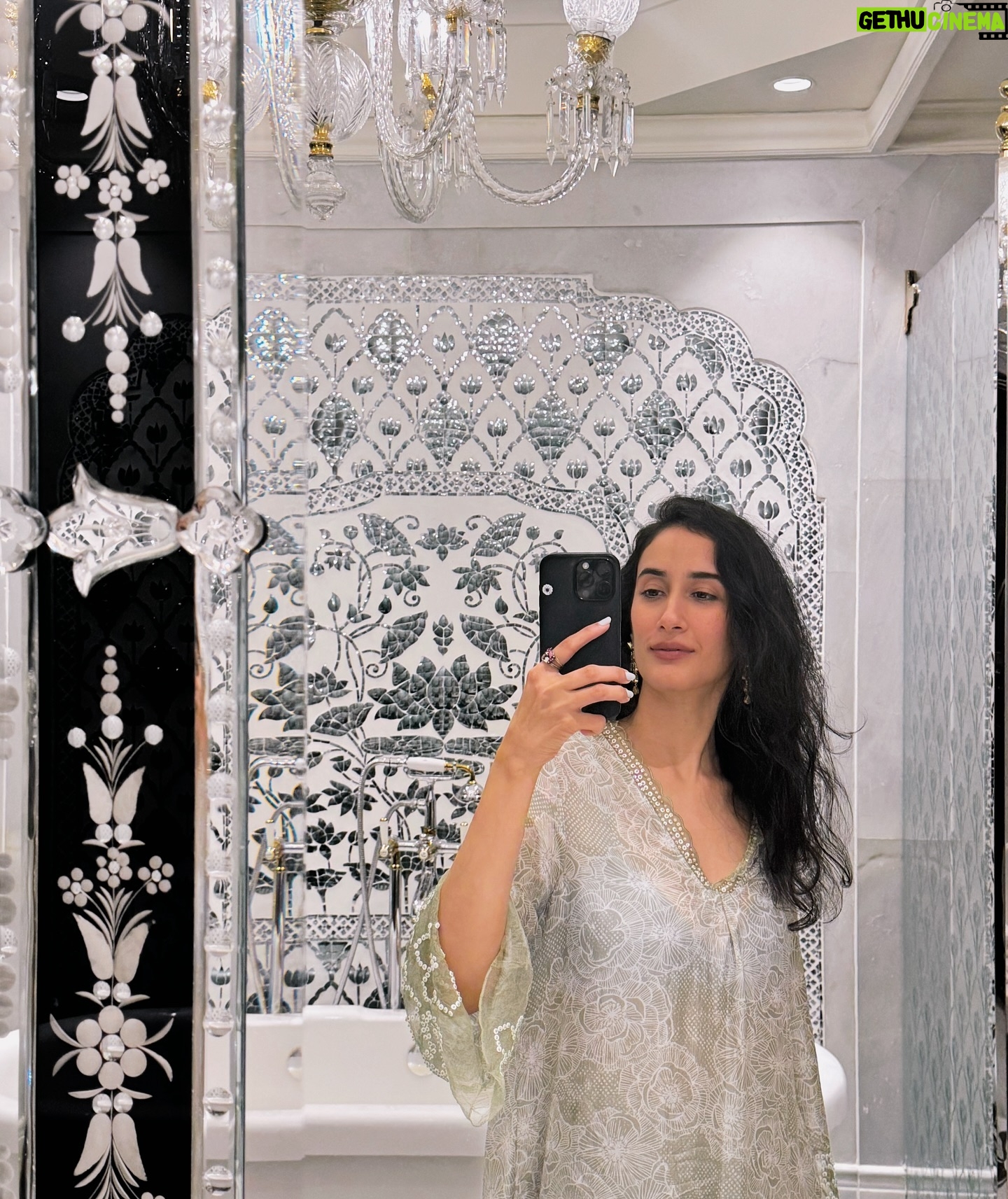 Namita Dubey - 36.7K Likes - A dip, a stroll, some searing clarity in the air & just unlaboured foliage all around. What more🦚 can I want!
Host and palatial Home @mementosbyitchotels_jaipur ✨
PR @khyathisolutions ✨
#hosted
