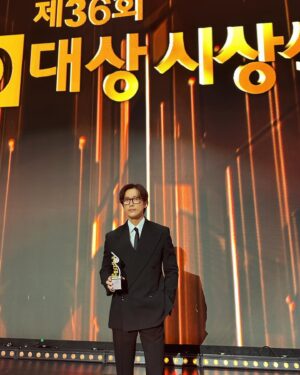 Namkoong Min Instagram - 한국PD대상
감사합니다🥰