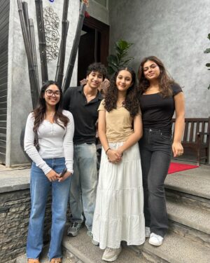 Namrata Shirodkar Instagram - My Crazy loved ones ♥️♥️♥️♥️