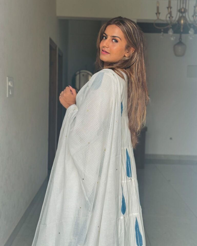 Actress Namratha Gowda HD Instagram Photos and Wallpapers August 2024