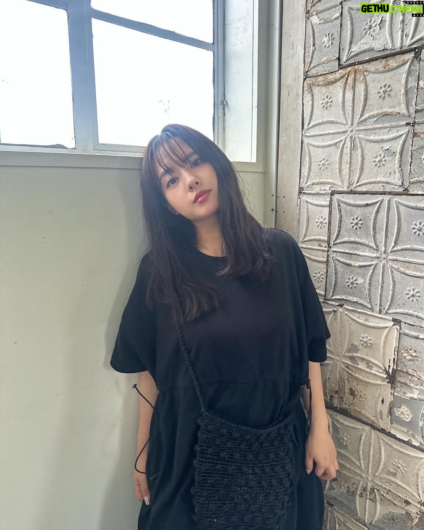Nana Yamada - 6.8K Likes - 久しぶりに写真撮ってもらった🙄
今日は早朝から移動して撮影でした📷
動きやすいこのワンピース重宝してます...🐕🤎
ワンピースも肩がけバッグも @freaksstore_official 👜
さっ、明日もがんばるよ〜〜☺️♡
明日はお知らせがありますっ📢