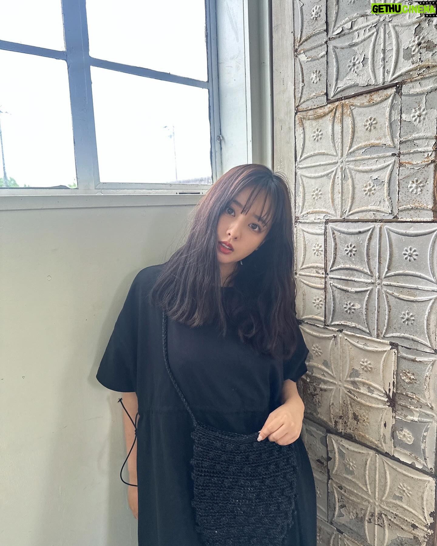 Nana Yamada - 6.8K Likes - 久しぶりに写真撮ってもらった🙄
今日は早朝から移動して撮影でした📷
動きやすいこのワンピース重宝してます...🐕🤎
ワンピースも肩がけバッグも @freaksstore_official 👜
さっ、明日もがんばるよ〜〜☺️♡
明日はお知らせがありますっ📢