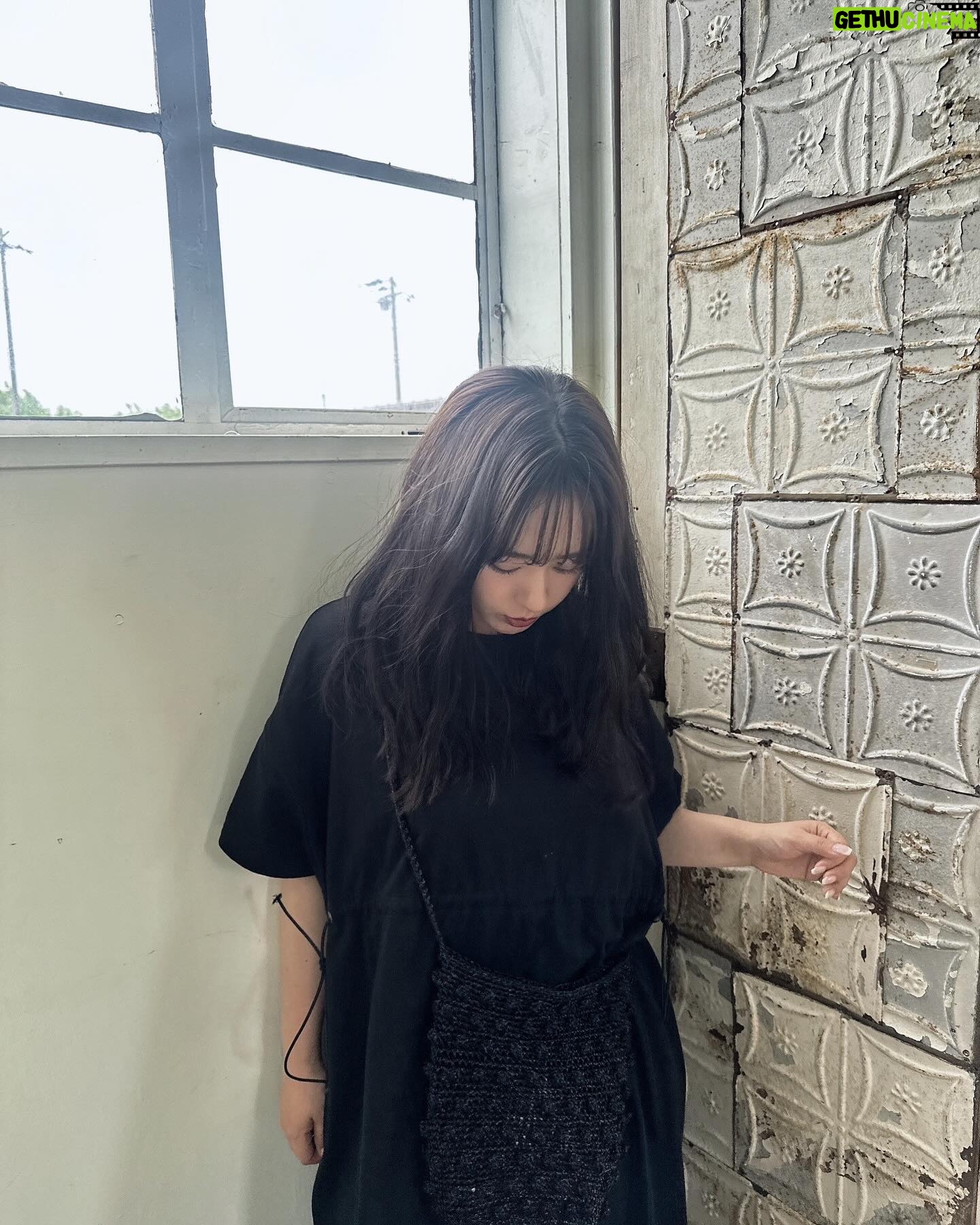 Nana Yamada - 6.8K Likes - 久しぶりに写真撮ってもらった🙄
今日は早朝から移動して撮影でした📷
動きやすいこのワンピース重宝してます...🐕🤎
ワンピースも肩がけバッグも @freaksstore_official 👜
さっ、明日もがんばるよ〜〜☺️♡
明日はお知らせがありますっ📢