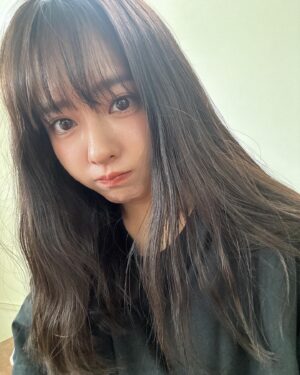 Nana Yamada Instagram - 久しぶりに写真撮ってもらった🙄

今日は早朝から移動して撮影でした📷
動きやすいこのワンピース重宝してます...🐕🤎
ワンピースも肩がけバッグも @freaksstore_official 👜

さっ、明日もがんばるよ〜〜☺️♡
明日はお知らせがありますっ📢